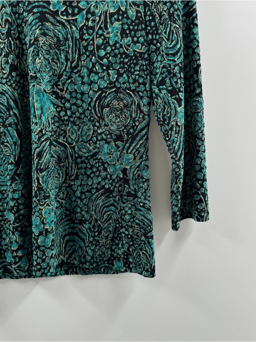 Peter Nygård Green Patterned Top – Estimated Women’s Medium - Picture 3 of 7